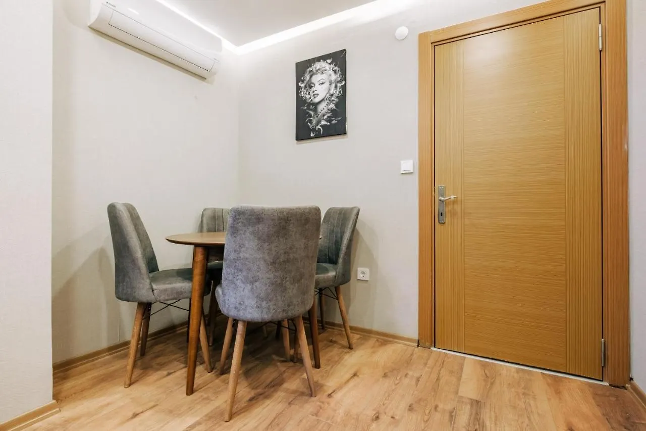 Flat W Jacuzzi 2 Min To Metro Near Marmara Park Apartment Istanbul
